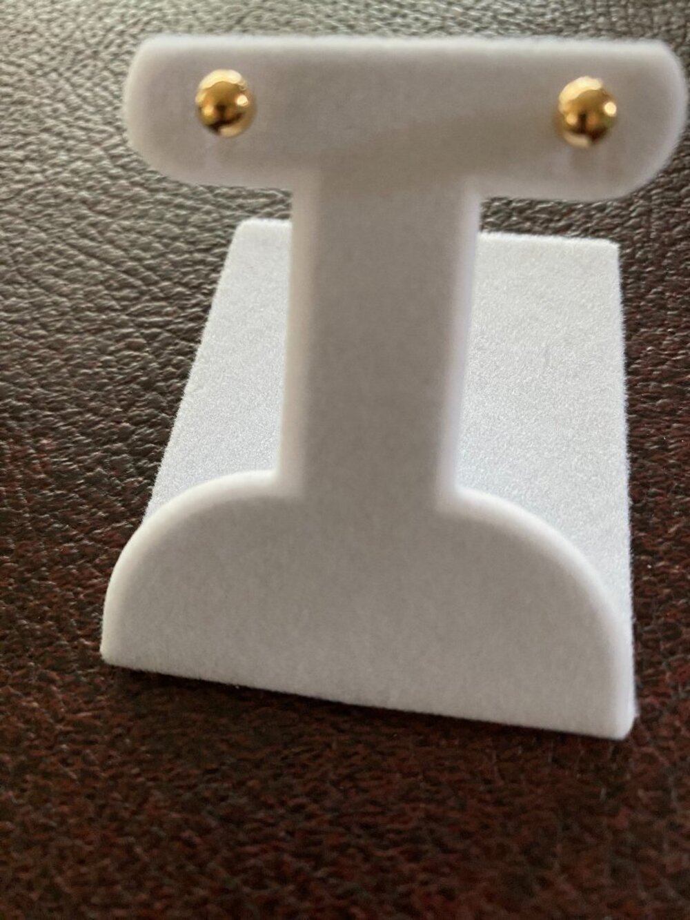 14 Kt gold, 5 mm screw back studs